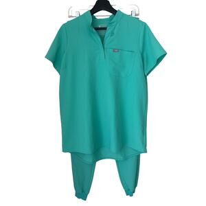 FIGS Maternity Tech Scrubs - Green - Excellent Condition